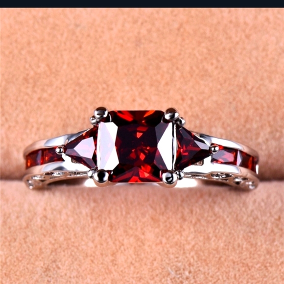 (11)Luxury 💍 red garnet  silver plated Ring sizes 11..8..9..7.. - Picture 4 of 5